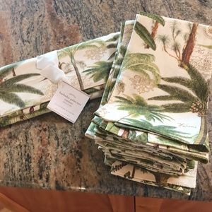 NWT Pottery Barn Table runner + 6 napkins